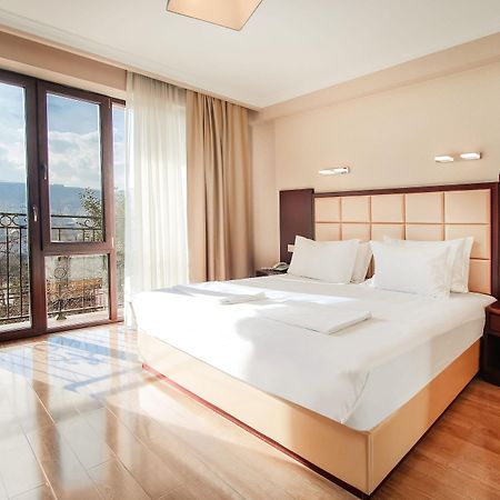 Hotel Gtm Plaza Tiflis Exterior foto