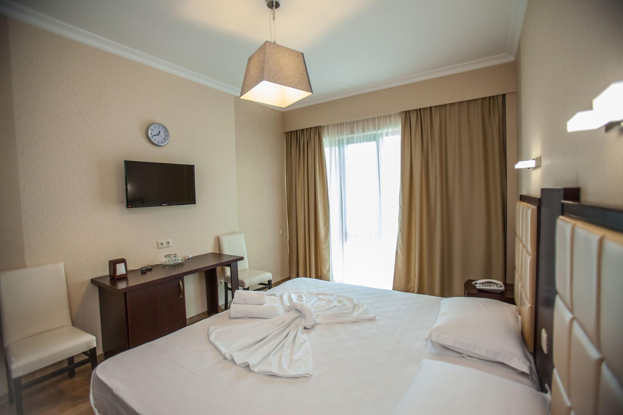Hotel Gtm Plaza Tiflis Exterior foto