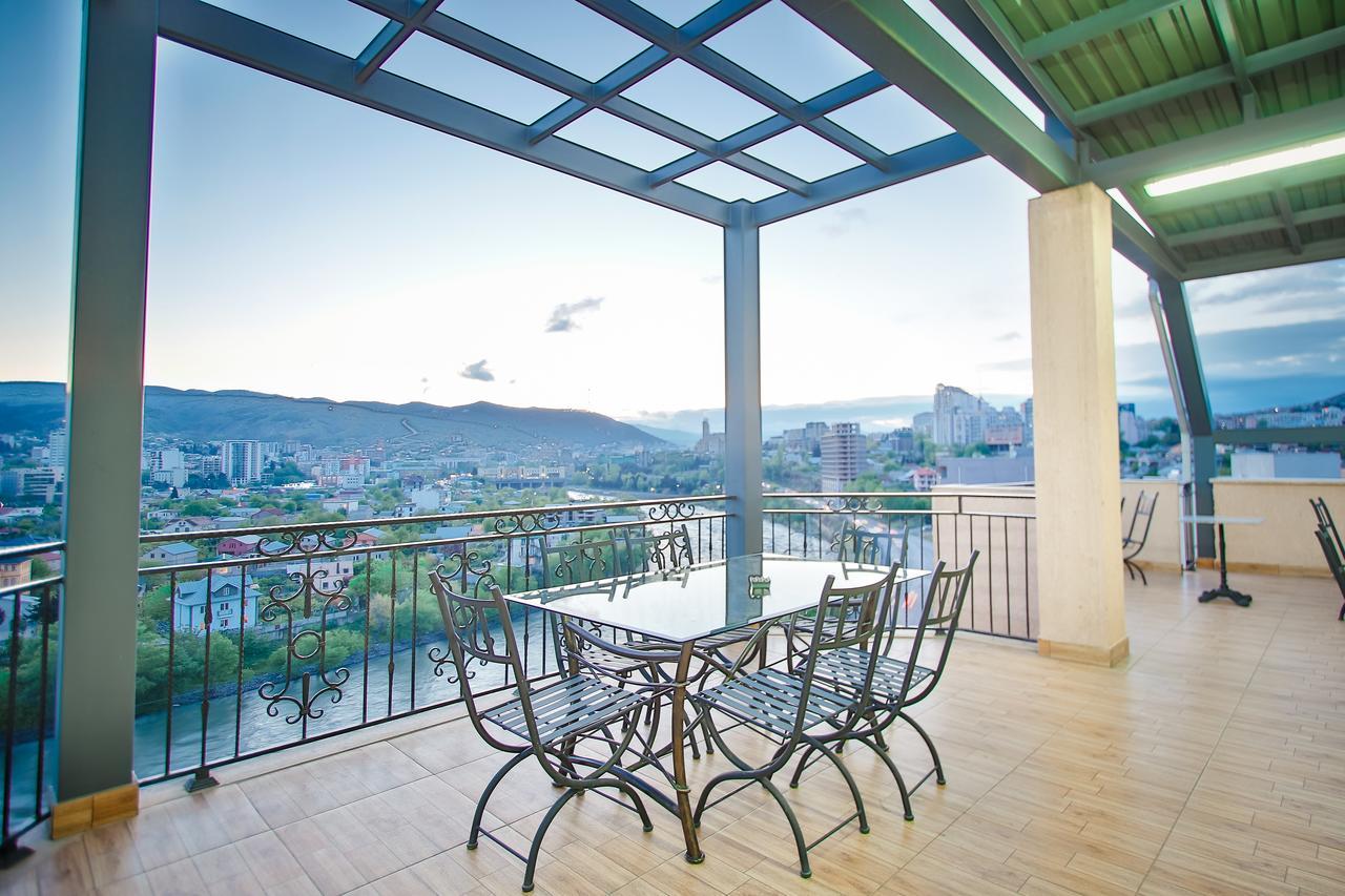 Hotel Gtm Plaza Tiflis Exterior foto