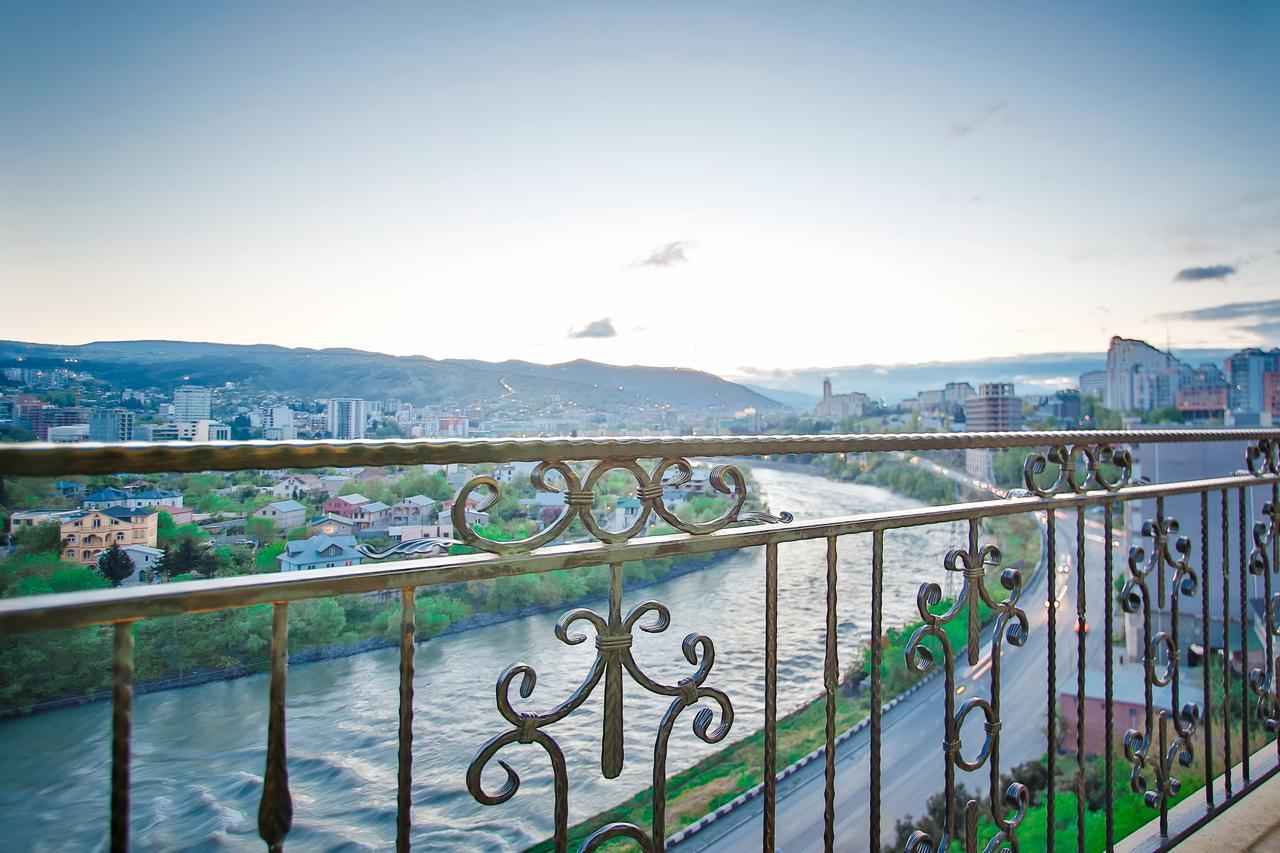 Hotel Gtm Plaza Tiflis Exterior foto