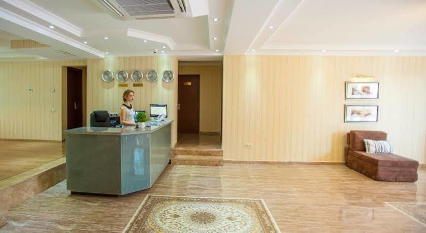 Hotel Gtm Plaza Tiflis Exterior foto